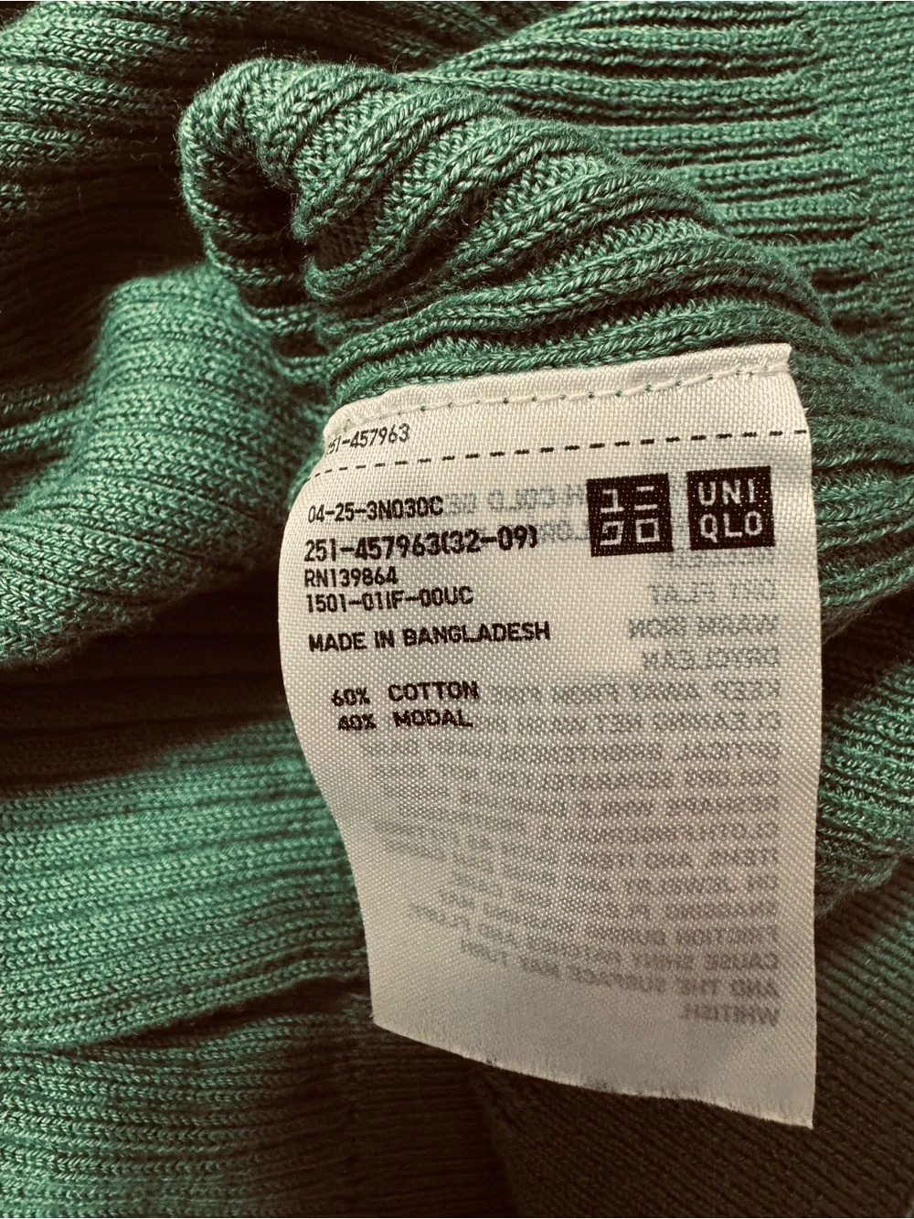 Uniqlo Ribbed Sleeveless Mock Neck Crop Top Size Medium